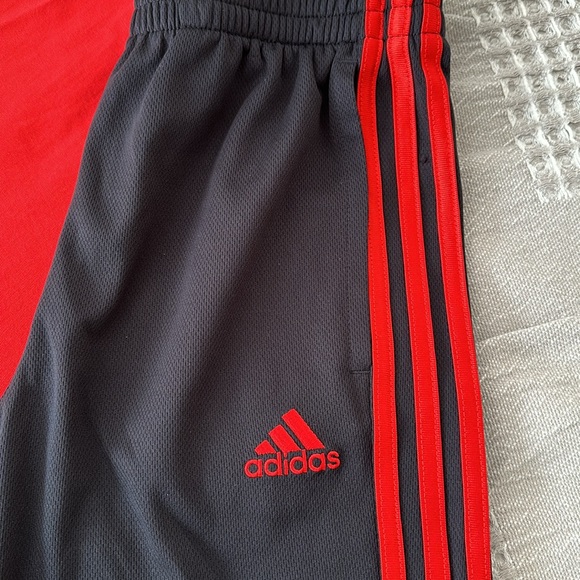 Bundle of two Adidas T-shirt and pants t-shirt size S8 and pants size M10-12 - Picture 3 of 9